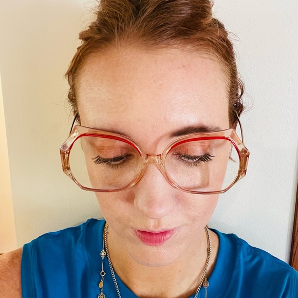 Vintage Oversized Glasses with Red Rimmed Frame - Picture 4 of 11